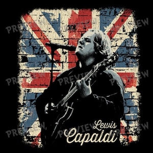Puede incluir: Gráfico en blanco y negro de un músico tocando la guitarra, con la bandera de la Union Jack como telón de fondo sobre una pared de ladrillos. La imagen tiene un aspecto vintage. El nombre "Lewis Capaldi" está en la parte inferior.
