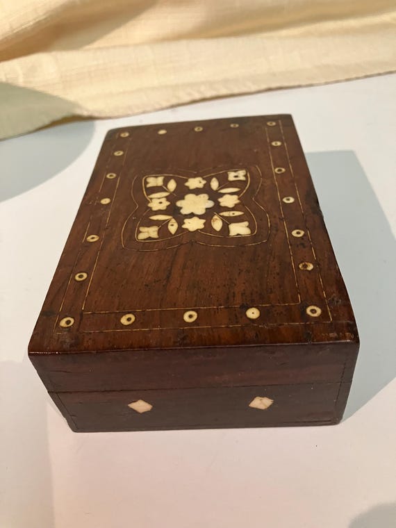 Decorative wooden trinket box View 6