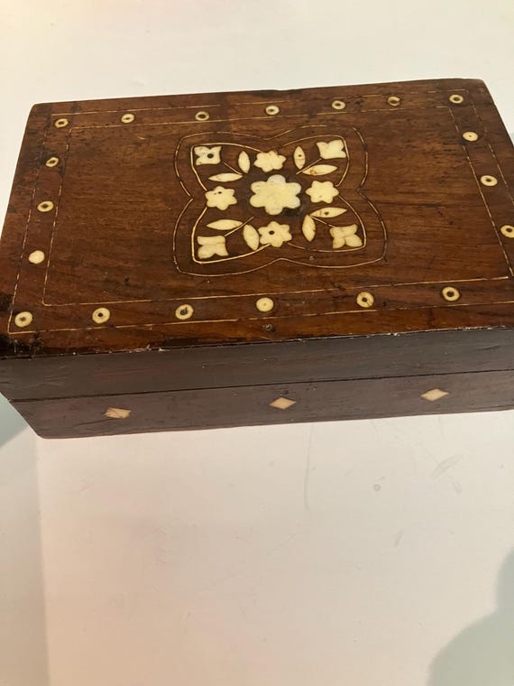 Decorative wooden trinket box View 4