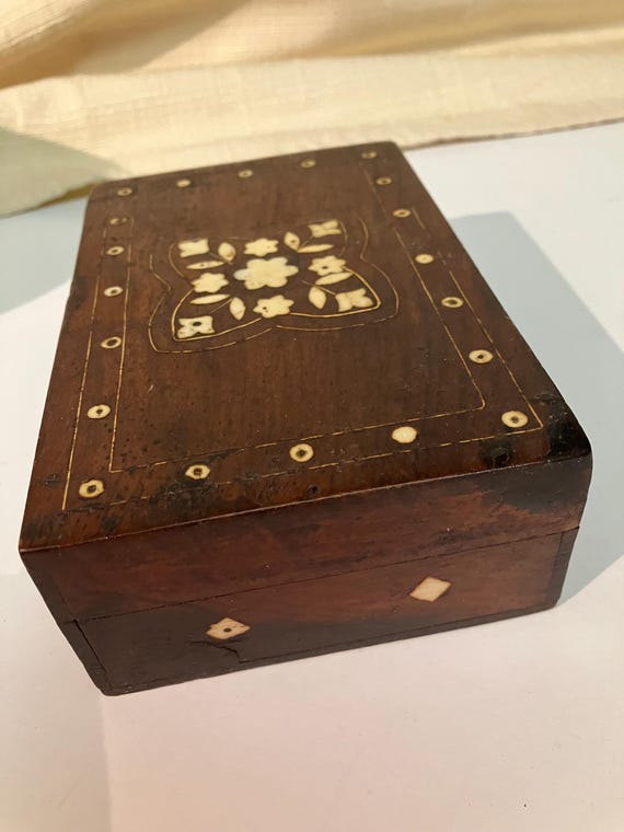 Decorative wooden trinket box