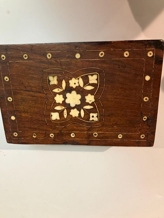 Decorative wooden trinket box View 3