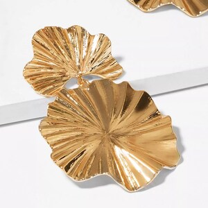 Gold Modern Fan Leaf Statement Earrings Abstract Chic High End Jewelry Chandelier Earrings Pilea Plant Personality Earrings image 5