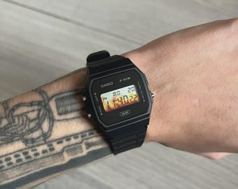 Reloj digital Casio F-91W "Chimenea" - Negro y llamas - Modificado a mano - Modificación personalizada