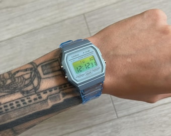 Reloj digital Casio F-91W "Atlantis City" - Azul y verde - Modificado a mano - Modificación personalizada