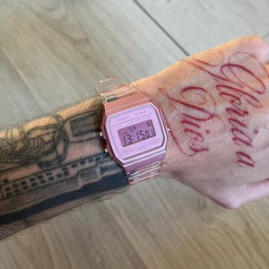 Casio F-91W "Alla hjärtans dag" - Rosa digitalklocka - Handmodifierad - Anpassad modifiering