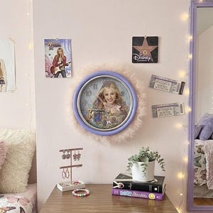 Rare Y2K Hannah Montana Feather Trim Wall Clock – 9” Working Disney Channel Collectible – Miley Cyrus Era Nostalgia Decor