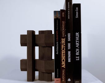 Podpórka do książek | ręcznie robiona z betonu i czystego pigmentu | Projekt brutalistyczny | Czarny matowy obiekt rzeźbiarski | Unikatowy prezent architektoniczny