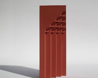 Podpórka do książek | Projekt architektoniczny | Czerwony element rzeźbiarski | Ręcznie robiony minimalistyczny beton | Ziemisty odcień | Wyjątkowy prezent dla miłośników designu