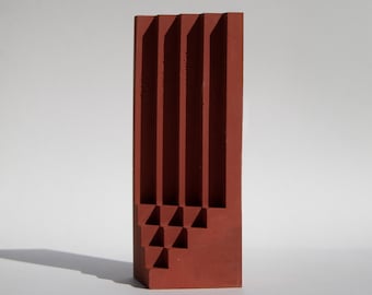 Podpórka do książek | Minimalizm architektoniczny | Czerwony rzeźbiony beton | Ręcznie wykonany, nowoczesny wystrój | Idealny prezent dla miłośników designu