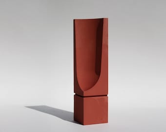 Minimalistyczna betonowa podpórka do książek | Rzeźba w kolorze ochry | Nowoczesny wystrój biura domowego | Ręcznie wykonany przez architekta | Pomysł na prezent dla miłośników designu