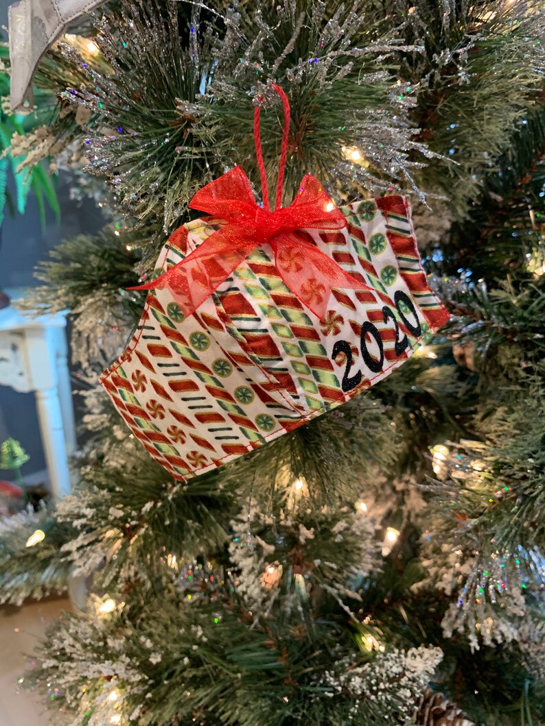 Mask Ornament 2020