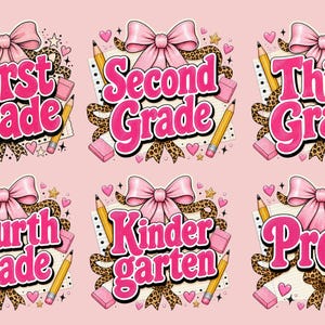 Peut inclure: Un ensemble de six autocollants numériques avec du texte rose indiquant First Grade, Second Grade, Third Grade, Fourth Grade, Kindergarten et Pre-k. Chaque motif inclut un nœud rose, des crayons jaunes, des gommes roses et des motifs léopard.