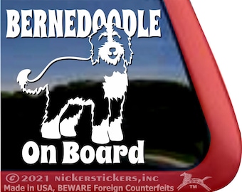 Bernedoodle aan boord | NickerStickers® hoogwaardige zelfklevende vinyl raamsticker met Bernedoodle-hond