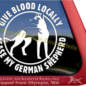 Könnte beinhalten: Weißer Vinyl-Aufkleber mit einer schwarz-weißen Silhouette eines Deutschen Schäferhundes. Der Aufkleber lautet "Give Blood Locally Tease My German Shepherd".