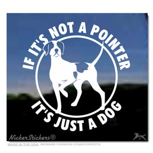 Peut inclure: Autocollant en vinyle blanc avec une silhouette noire et blanche d'un chien. L'autocollant indique "Si ce n'est pas un pointeur, c'est juste un chien".