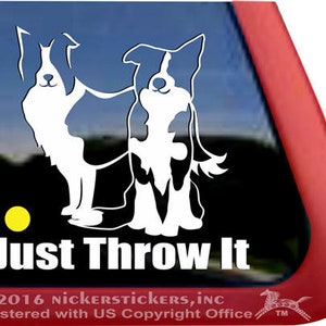 Könnte beinhalten: Weiße Silhouette von zwei Border Collies mit dem Text "Just Throw It" darunter. Ein gelber Kreis befindet sich über dem Text.