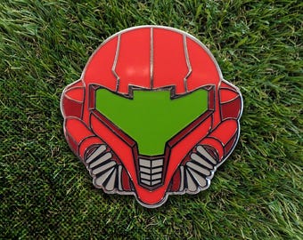 Video Game Space Helmet Golf Ball Marker: Hard Enamel Golfer Gift