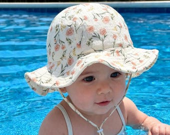Chapéu de sol para bebês de 0 a 12 meses, chapéu de praia para meninas, chapéu de verão ajustável para atividades ao ar livre com proteção solar UPF 50+ e aba larga para bebês e crianças.