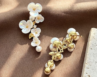 Pendientes colgantes de perlas con forma de flor, pendientes de novia de cristal dorado, pendientes colgantes minimalistas para boda, regalo para damas de honor, joyería elegante para ella.