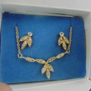 Vintage BEAUTIFUL Avon 2003 Gold Rhinestone Cluster Necklace & Earring Gift Set..NoS..665...Elegant Jewelry,High End Jewelry,Gift for Mom
