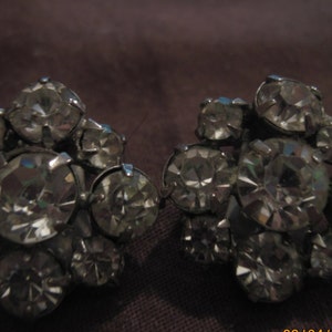 VINTAGE GORGEOUS Stunning Austrian Clear Crystal Flower Cluster Clip Earrings ..3780..Bridal Wear,Holiday Wear,Evening Wear,Gift 4 Her