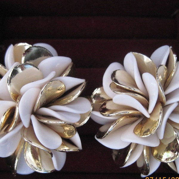 Vintage GORGEOUS 60's Mod Gold & White Petals Big BOLD Acrylic/Lucite Flower ESTATE Found Clip Earrings ....#8093