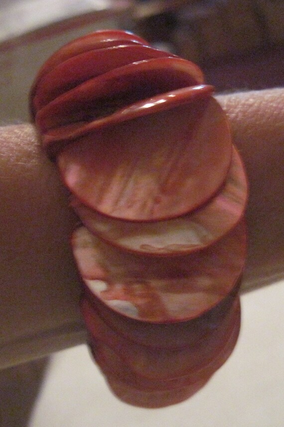 Vintage BEAUTIFUL Pink Round Shell Overlapping Stretch Bracelet...#5860...Bridal Wear,Beach Wear,Summer Wear,Office Wear,Everyday Wear
