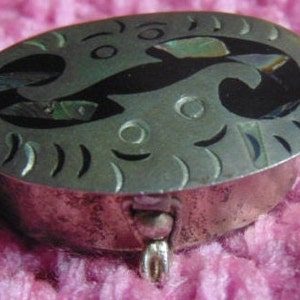 VINTAGE BEAUTIFUL Mexico Abalone &#39;Scorpion&#39; Like Design Silver Trinket Pill Box