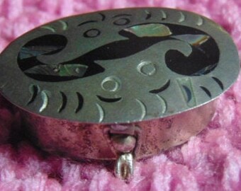 VINTAGE BEAUTIFUL Mexico Abalone 'Scorpion' Like Design Silver Trinket Pill Box