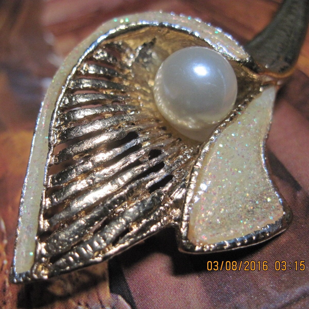 Vintage ROMANTIC Gold, Glittery Peach & Faux Pearl 'lily