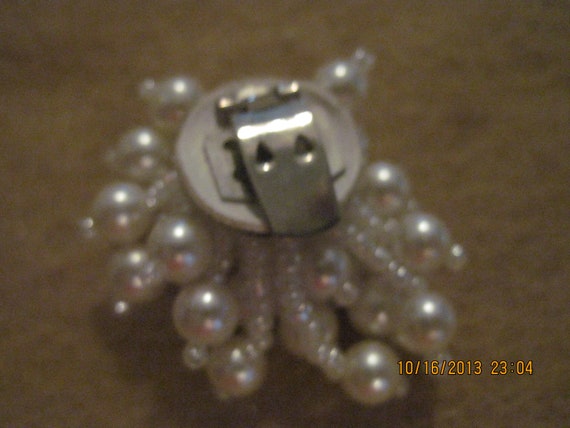 VINTAGE BEAUTIFUL Faux Pearl Flower Spray Scarf/Collar/Dress Clip  Her,Office or Play Wear,Cos Play Wear,Bridal Wear