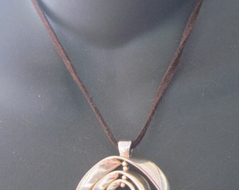 Vintage UNIQUE LIZ & CO Brown Leather w/ Silver Circle In Circle in Circle Pendant Necklace...8048...Steampunk,Surfer,Unique Jewelry