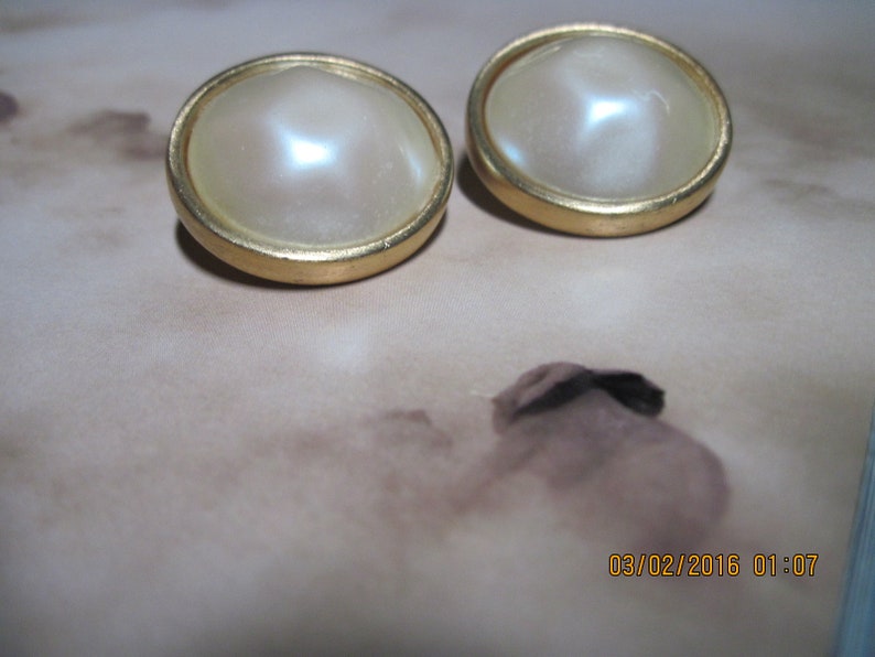 VINTAGE CLASSIC Gold /& Faux Baroque Pearl Clip Earrings.....#8813