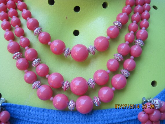 Vintage 50's/60's BEAUTIFUL JAPAN Hot Pink Lucite… - image 2