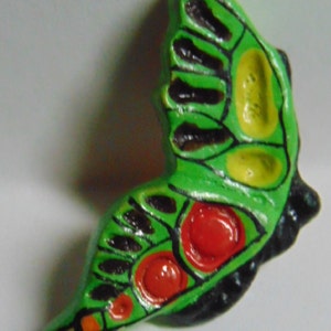 Antique DELIGHTFUL 1900&#39;s-20&#39;s Hand Painted-Glazed Colorful Realistic Butterfly Pottery Button .. #4327
