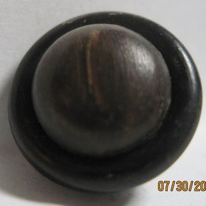 ANTIQUE BEAUTIFUL 1900&#39;s Black Euro/German Bakelite &#39;Bowl&#39; w/ Wood? Round Center Pick? Button .....#343BC