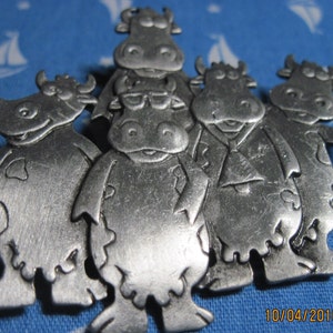 Vintage Too CUTE 80&#39;s/90&#39;s JJ Pewter &#39;Herd&#39; of COWS Brooch/Pin..#9963...Designer Jewelry,Elegant jewelry,High Quality,Gift for Mom