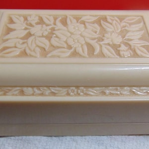 Vintage BEAUTIFUL Ladies Lanier Jewelers Diamond Watch Off White & Beige Celluloid/Plastic Presentation Box ONLY..Vintage Presentation Boxes
