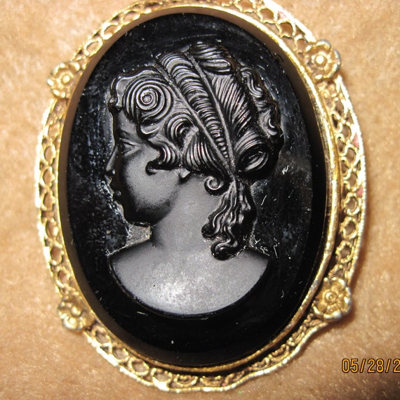 Antique STUNNING Gold Fancy Black Cameo Pendant/B… - image 1