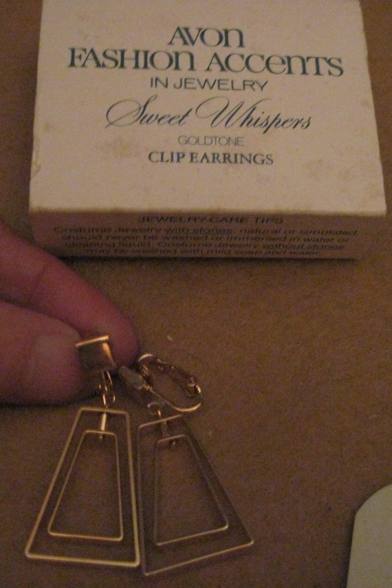 BEAUTIFUL Vintage RARE Sweet Whispers Clip Earring