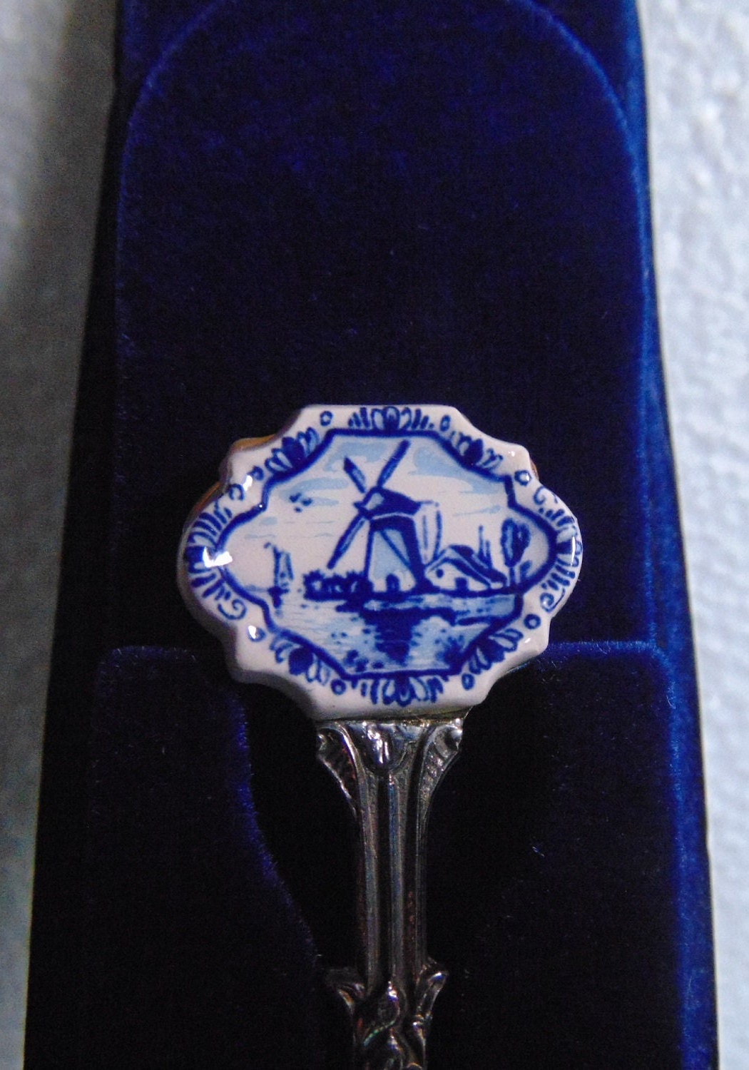 VINTAGE Beautiful 70's-90's J.O. Alpacca Blue Delft Windmill