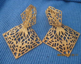 Vintage BEAUTIFUL Gold Filigree Diamond Shape 'Swing' Earrings...... 6807
