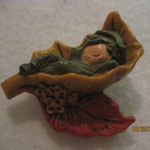 Vintage AWESOME 70&#39;s HALLMARK Adorable Resin/Acrylic Baby in a Leaf Pin....#5206...New Mommy,Baby Shower,Collectible Jewelry