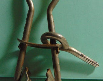 Antique/Vintage 1930&#39;s-40&#39;s Barber Shop Hand Towel Holder Clip..used..bollegs...Collectible Razors,Barber Shop Tools