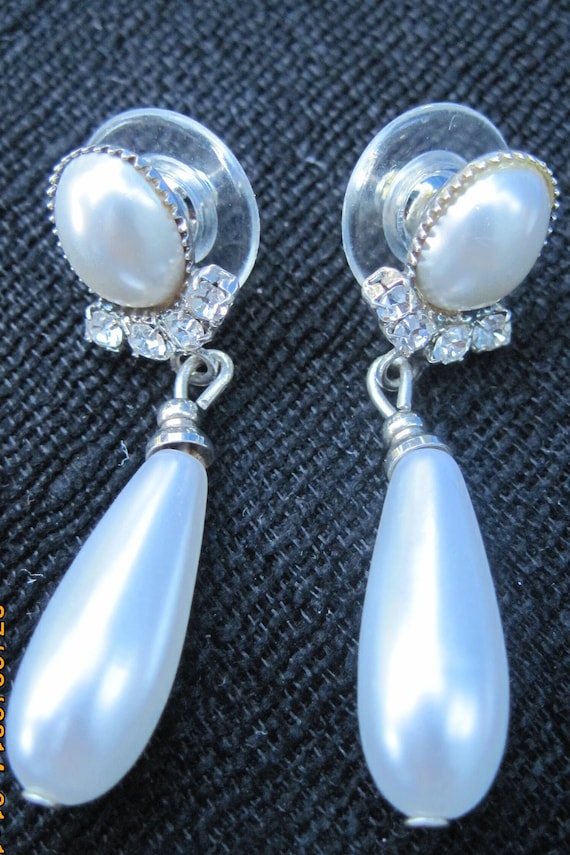 Vintage GORGEOUS White Pearlsque & Crystal Button… - image 1