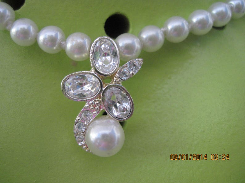 Vintage BEAUTIFUL White Glass Pearl Knotted Strand w Crystal /& Faux Pearl Pendant Necklace....80/'s.....6534....Bridal Wear,Dressy,Classic