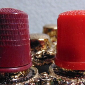 VINTAGE Wonderful Set of 2 Plastic Thimbles 1 Brick Red Basketweave Design 1 Red Plain..#25.. Thimble Collectors,Vintage Thimbles