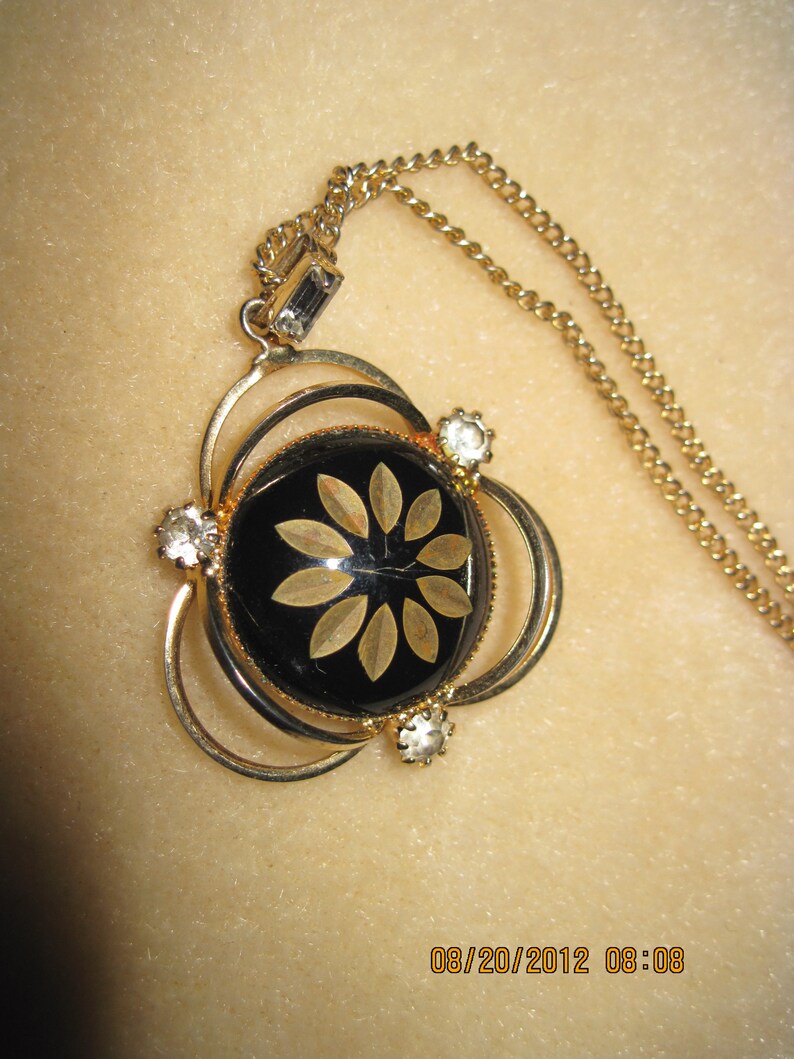 Vintage GORGEOUS Gold /& Black Carved Flower w Crystals Necklace..#2333..ESTATE FOUND Gift 4 HerGift 4 MomEverydaySpecial Times