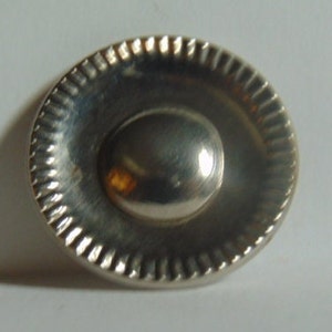VINTAGE 1940&#39;s-50&#39;s WONDERFUL Silver Automobile Era &#39;Hubcap&#39; Style Metal Coat Button..#3212
