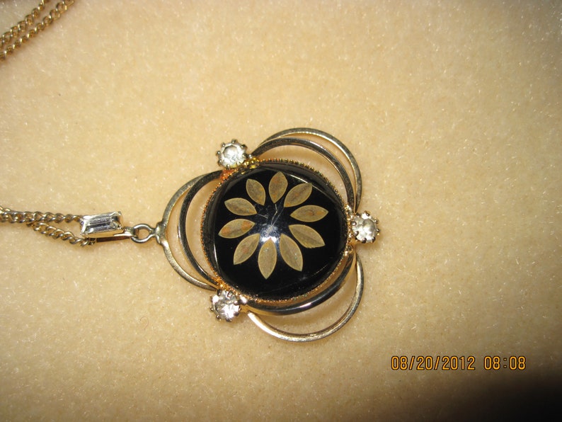Vintage GORGEOUS Gold /& Black Carved Flower w Crystals Necklace..#2333..ESTATE FOUND Gift 4 HerGift 4 MomEverydaySpecial Times